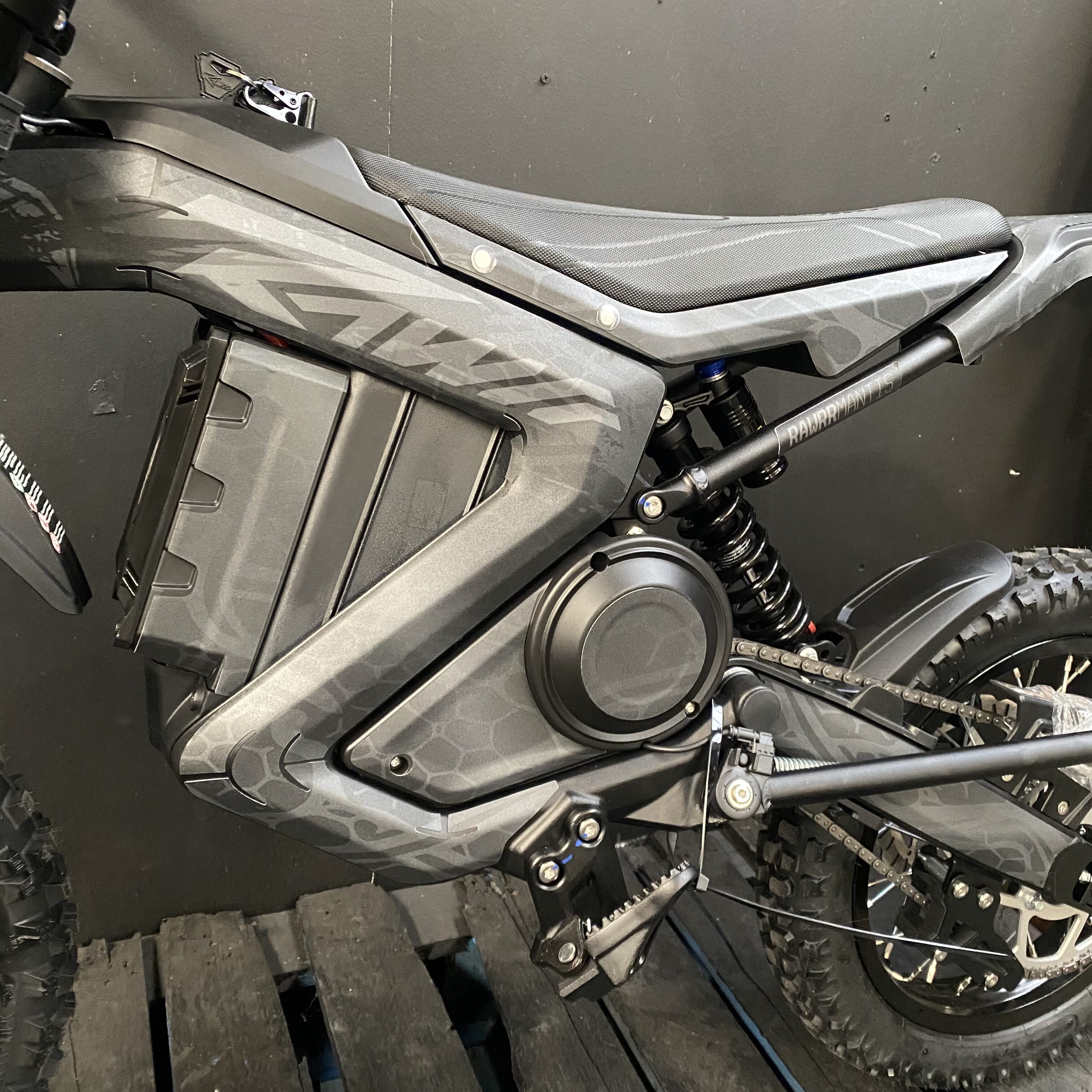 LIMITED EDITION - Stealth Rawrr Mantis Mini R17 - Image 3
